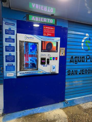 Cajero de Agua Empotrable - Vista exterior instalado en tienda