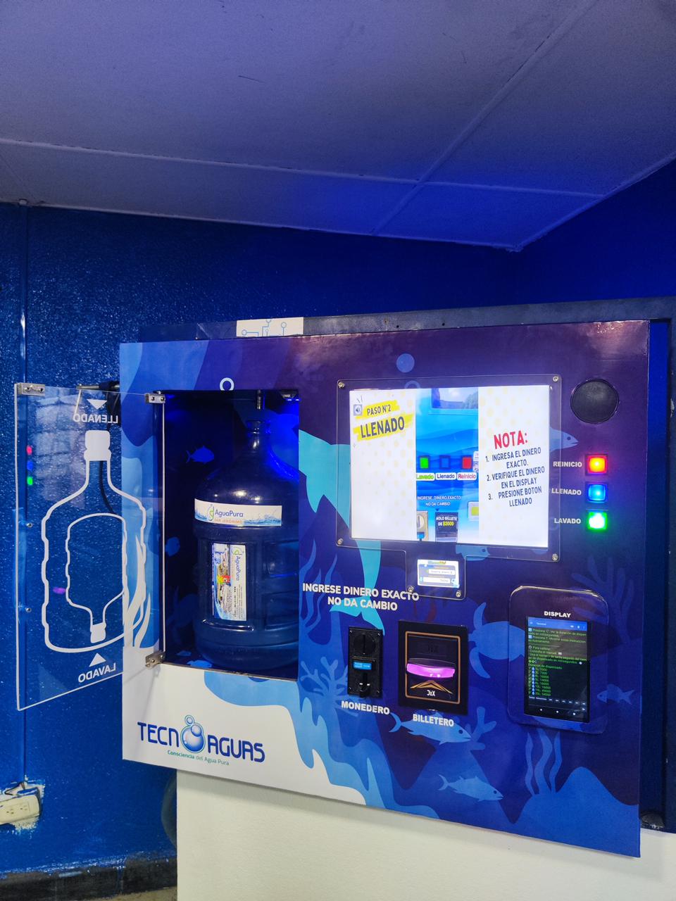 Cajero de Agua - Panel de control con sistema de pago y visualización